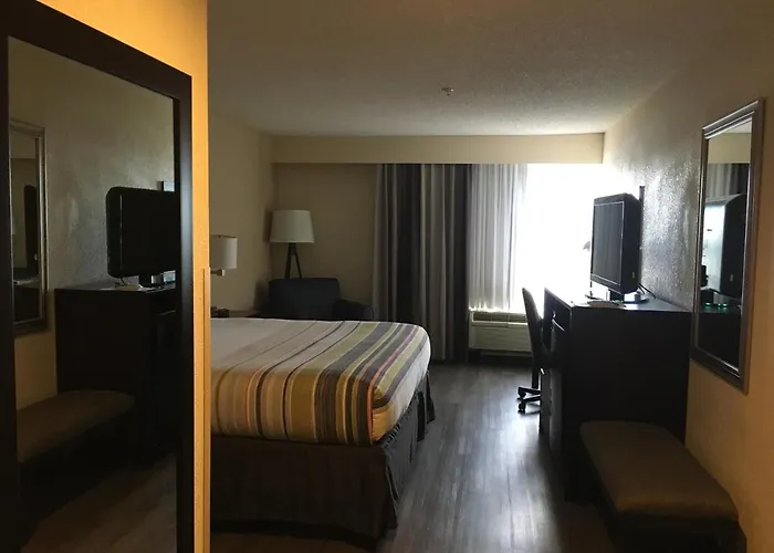 Spring Lake Inn & Suites - Fayetteville