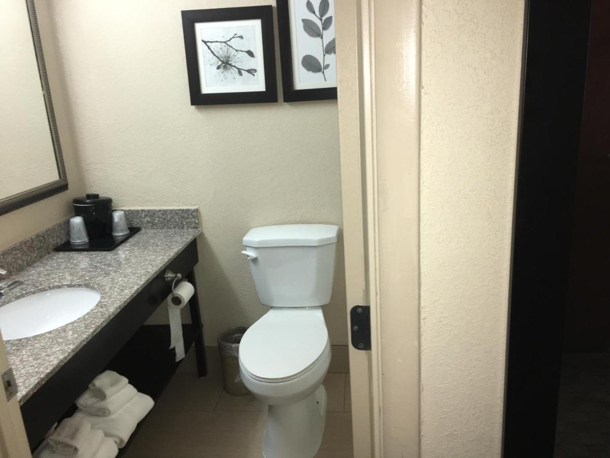 Spark By Hilton Spring Fayetteville Hotel 2*