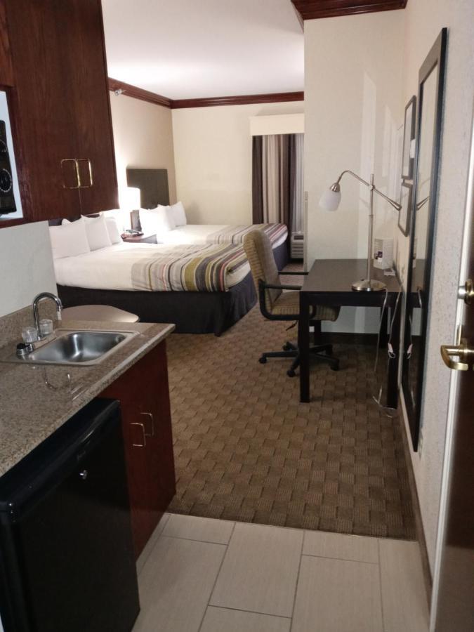 Spark By Hilton Spring Fayetteville Hotel 2*