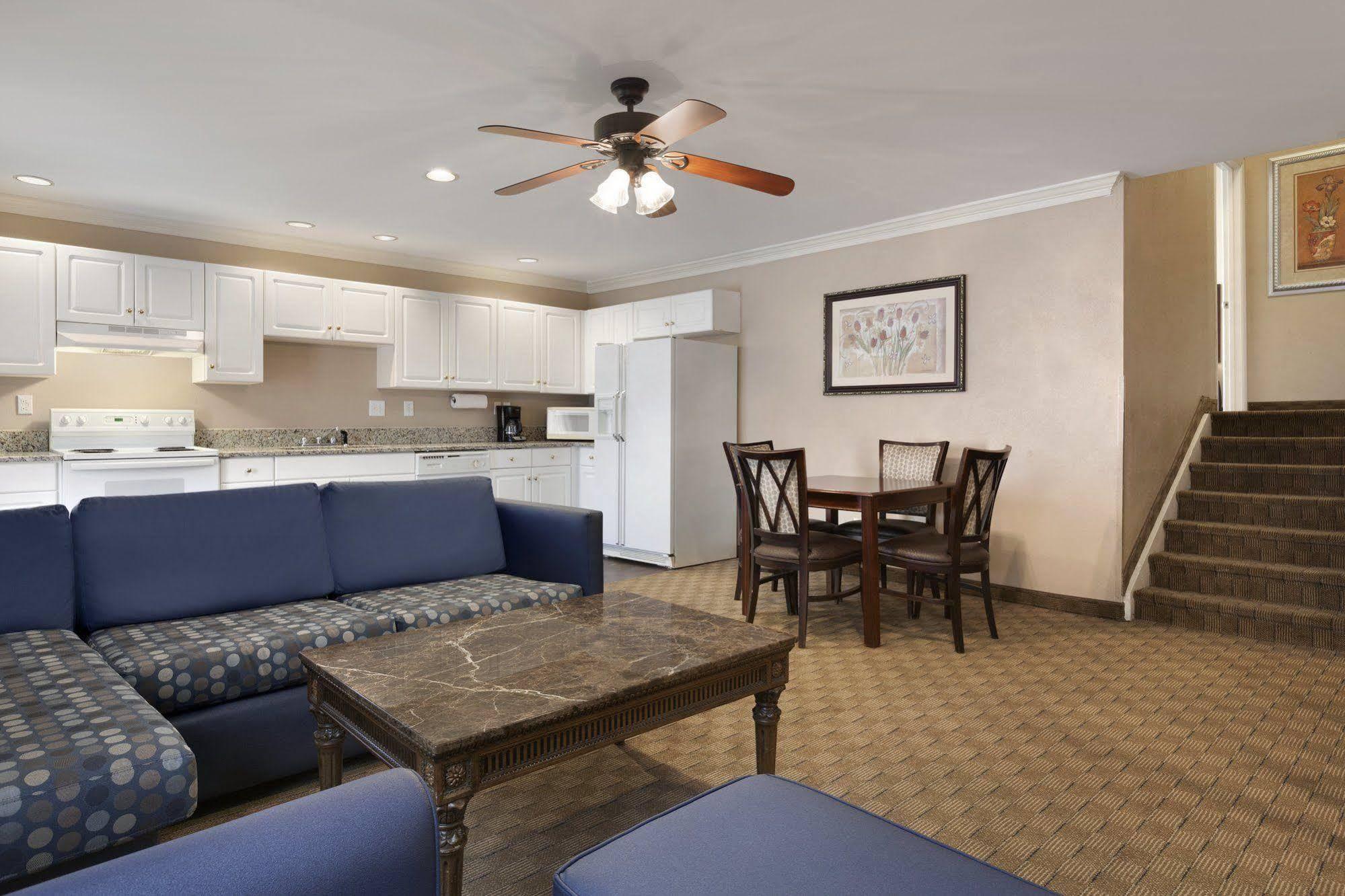 Spark By Hilton Spring Fayetteville Hotel