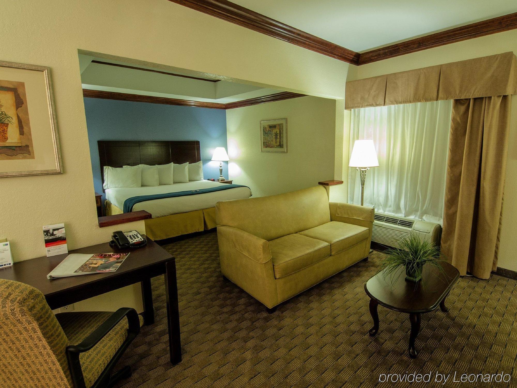 Spark By Hilton Spring Fayetteville 2*
