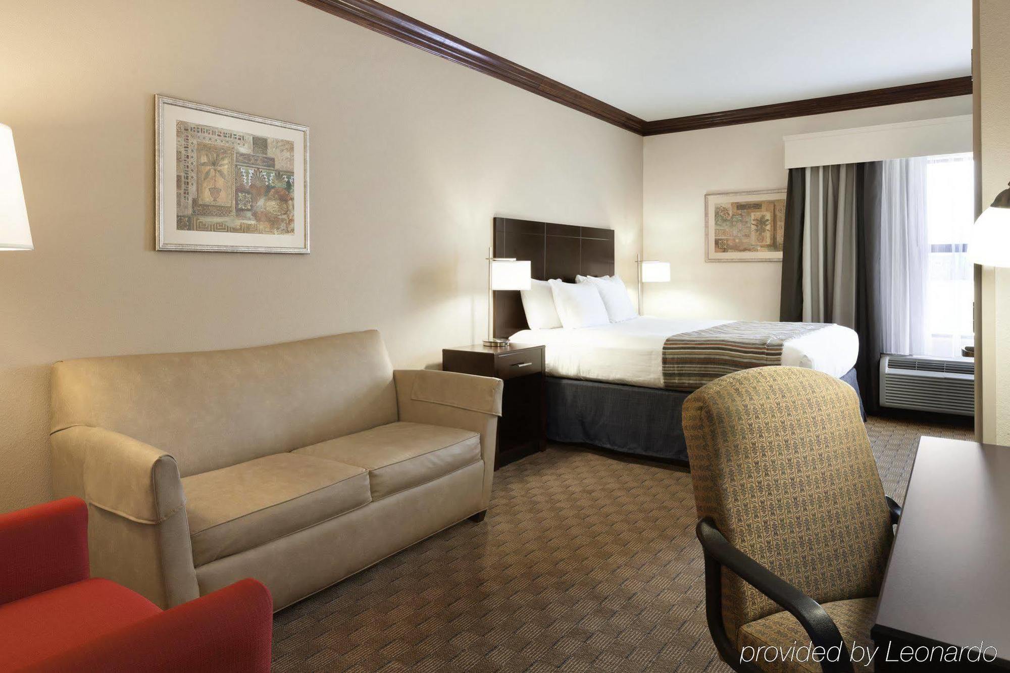 Hotel Spark By Hilton Spring Fayetteville 2*