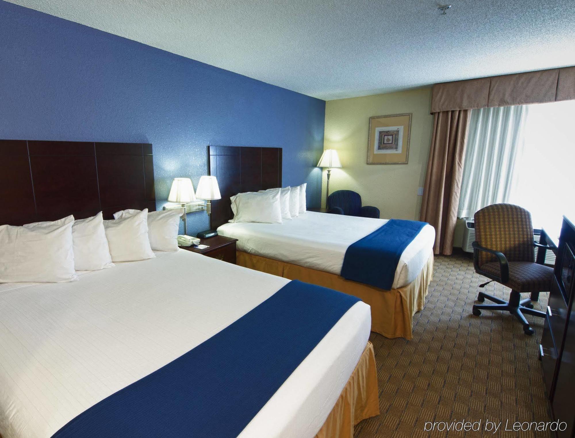 Spark By Hilton Spring Fayetteville 2*
