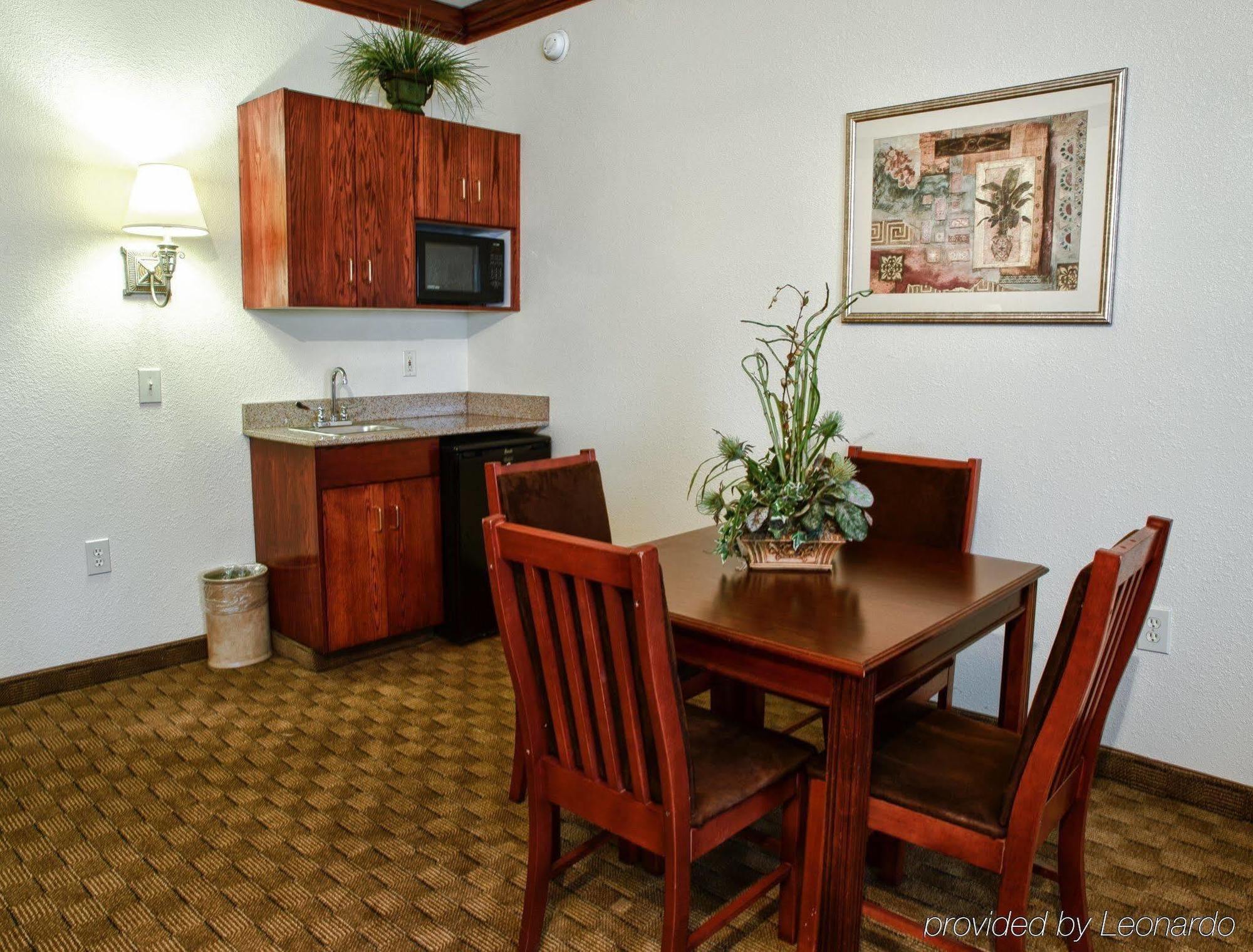 Spark By Hilton Spring Fayetteville Hotel 2*