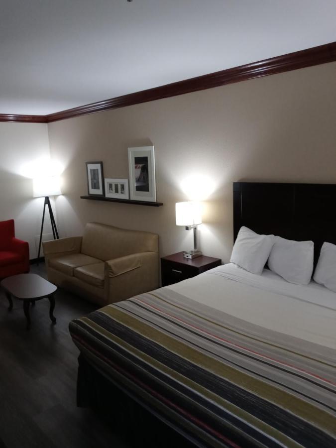 Spark By Hilton Spring Fayetteville Hotel 2*