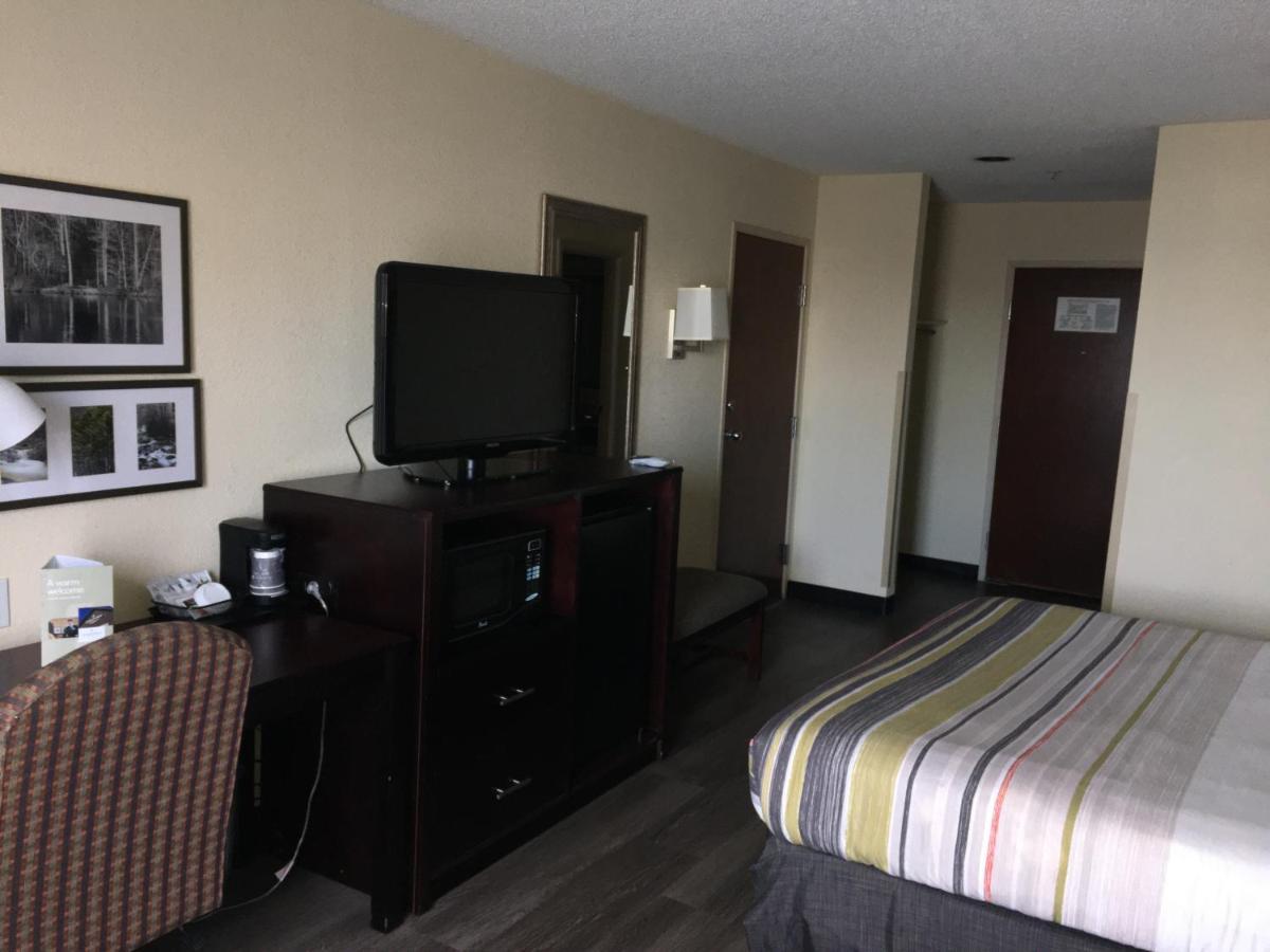 Spark By Hilton Spring Fayetteville 2*