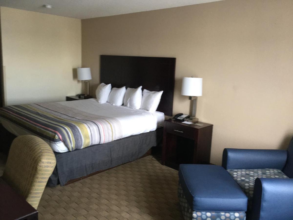 Spark By Hilton Spring Fayetteville Hotel 2*