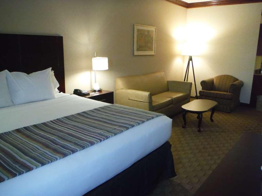 Spark By Hilton Spring Fayetteville Hotel
