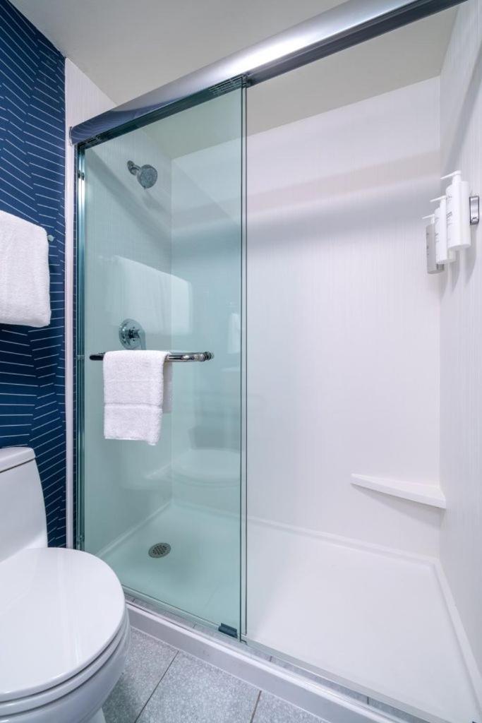 Hotel Spark By Hilton Spring Fayetteville 2*