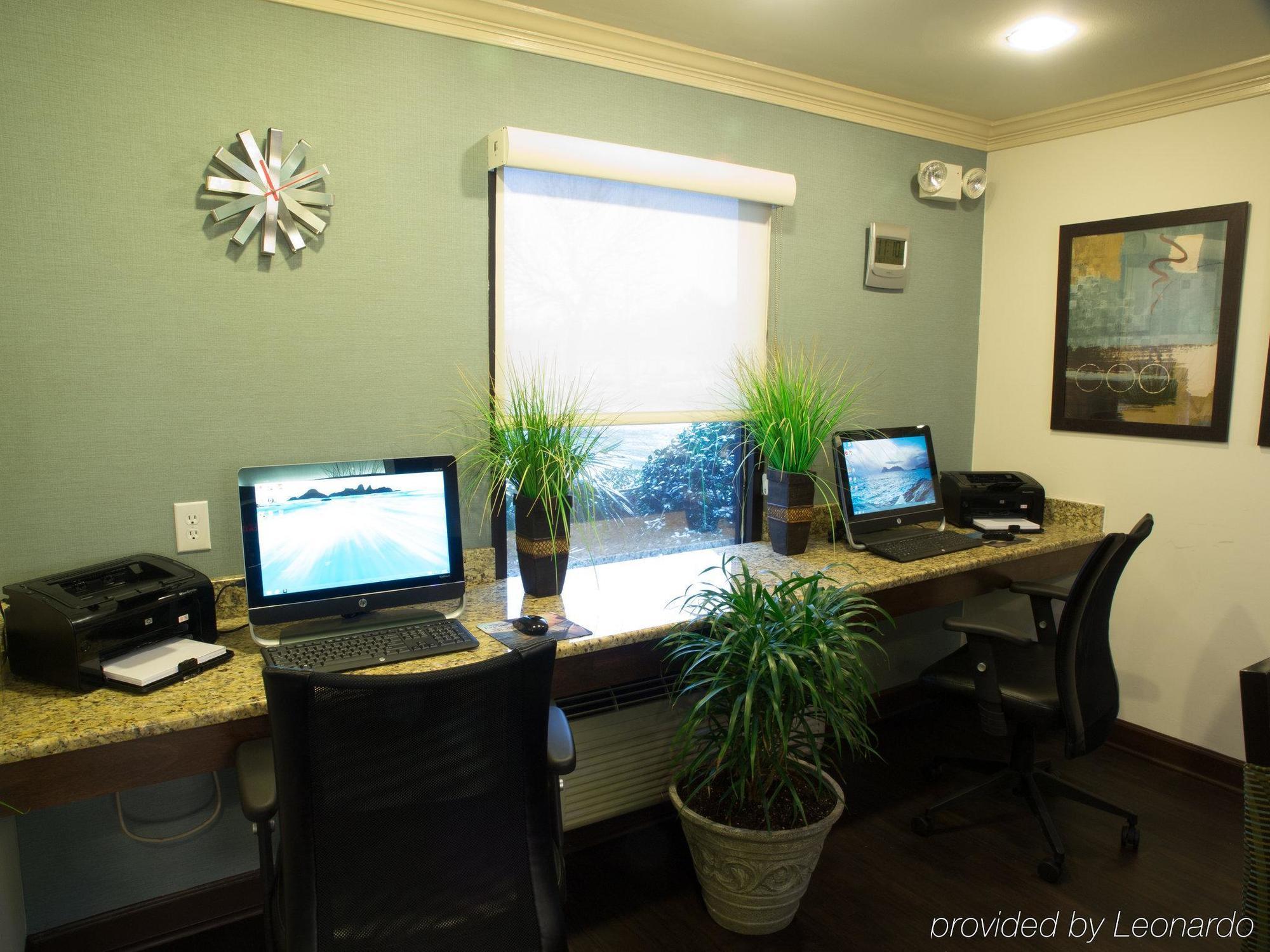 Spark By Hilton Spring Fayetteville Hotel 2*