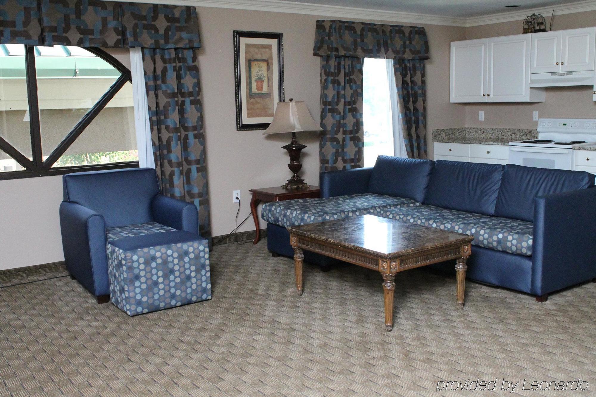 Spark By Hilton Spring Fayetteville Hotel