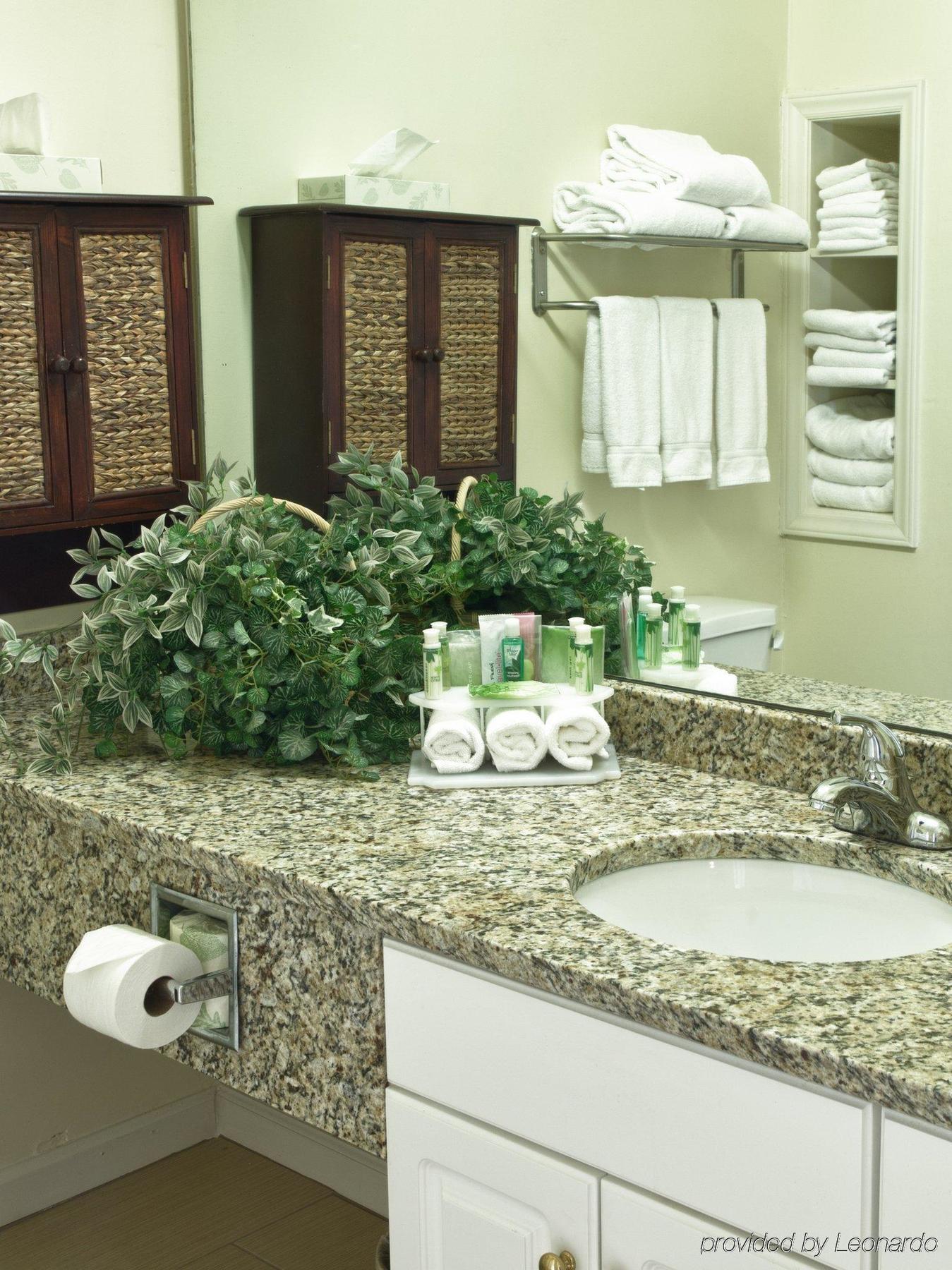 Spark By Hilton Spring Fayetteville 2*