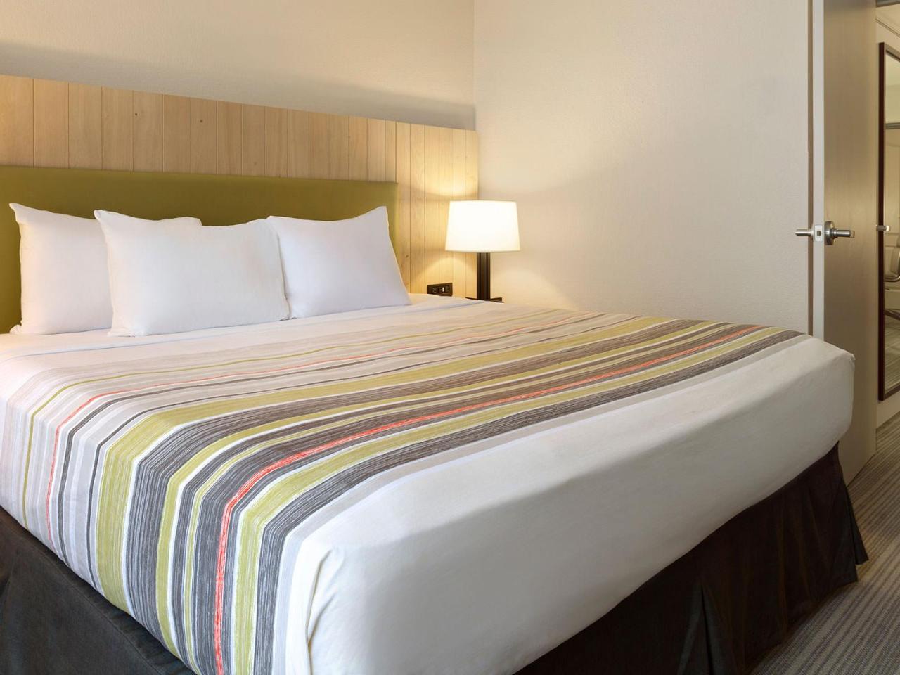 Spark By Hilton Spring Fayetteville Hotel